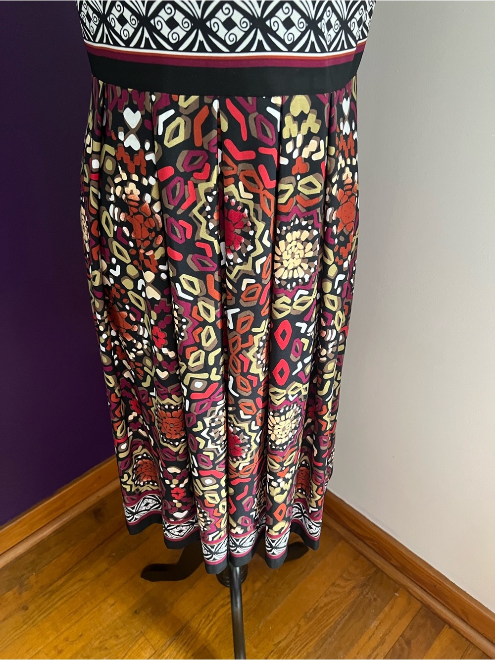 7 for $30 Liz Claiborne V-Neck Sleeveless Dress in Red Floral Geo Print - Picture 3 of 8